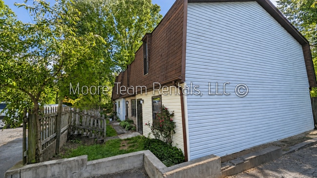 Building Photo - 109-109 Paradise Ave
