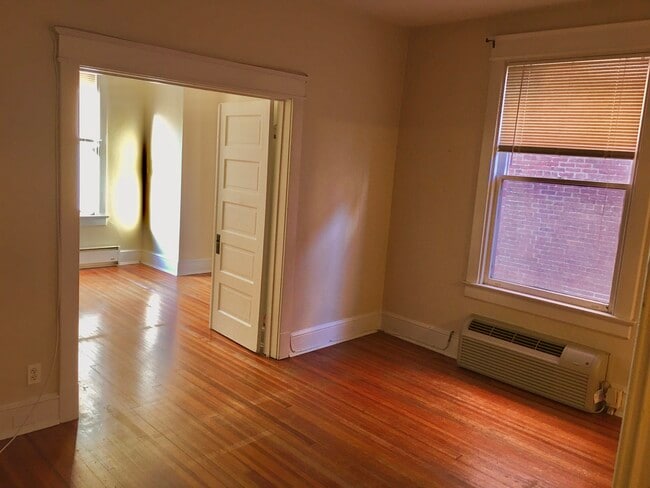 Photo - 3338 O St NW