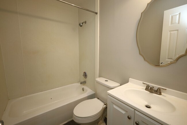 Photo - 1103 W Railroad St