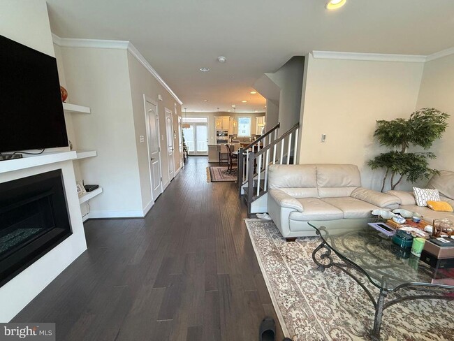 Building Photo - 321 Hendrix Ave