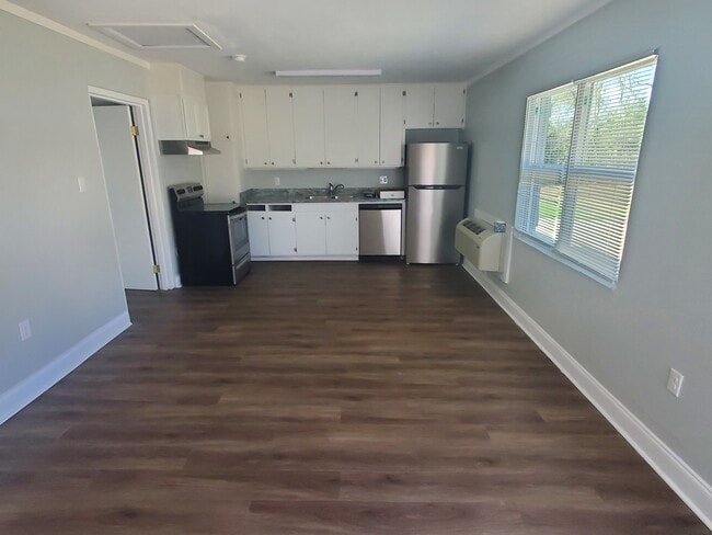 Building Photo - 147 Brim St Unit C