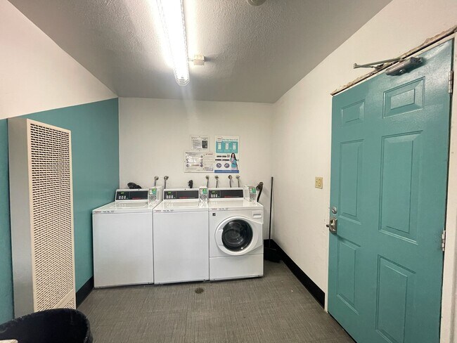 Photo - Upstairs Vallejo 1-Bedroom with Newer Carpet & On-Site Laundry Unit 407 Fleming Ave E