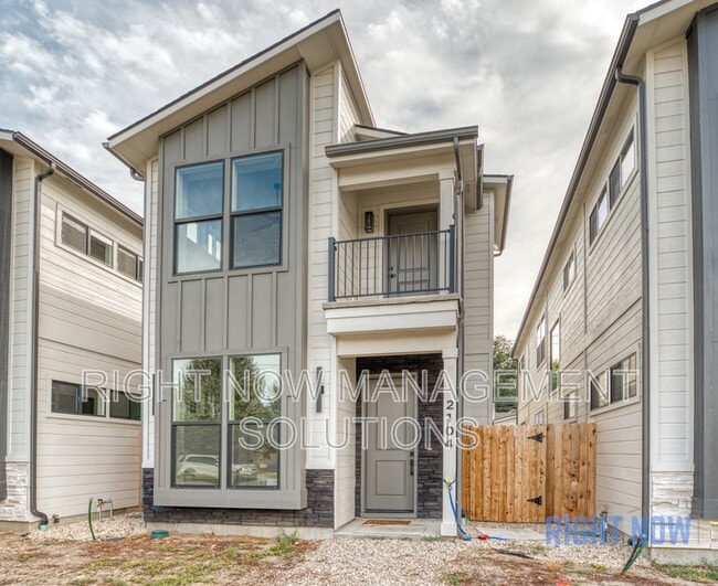 2104 N 35th St