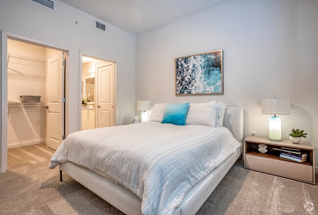 1BR, 1BA - 918SF - Flamingo Floorplan