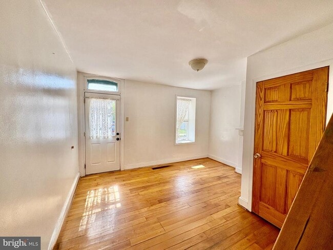 Building Photo - 53 E Wood St Rental