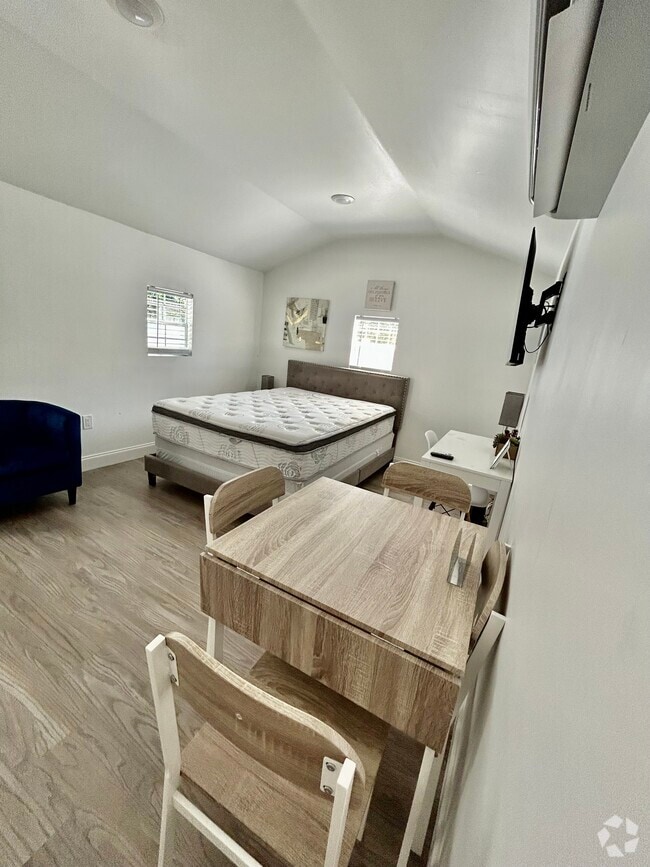 Building Photo - 5740 Loop Rd Unit Loop Rental