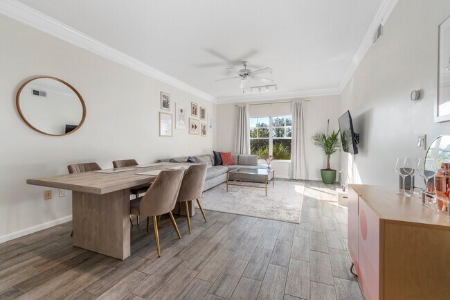 Living and dining space - 4207 S Dale Mabry Hwy Unit Short term