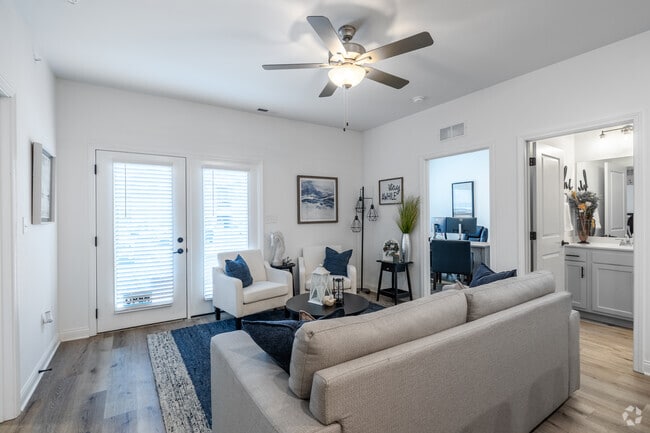 2BR, 2BA - 1,016SF - Living Room