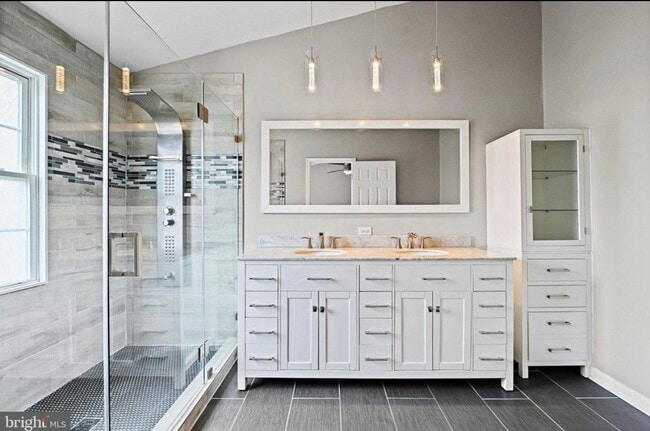 Photo - 6650 Dunwich Way