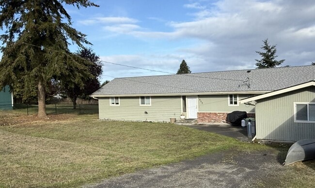 Building Photo - **Sunny Sequim**
