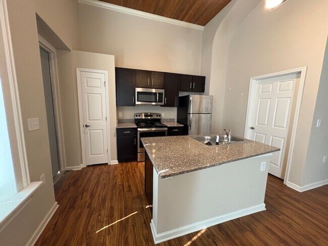 Photo - 478 Poplar St Unit 2