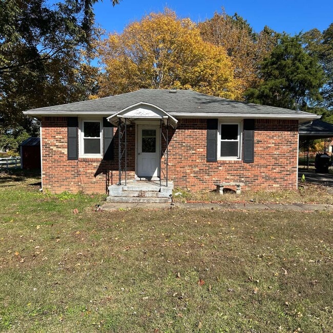 Building Photo - 226 Magnolia St