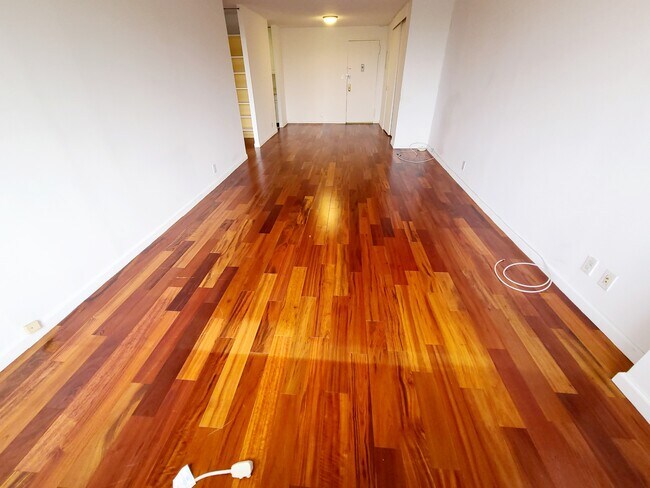 Photo - 118-17 Union Turnpike