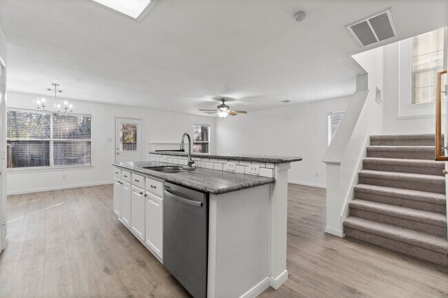 Building Photo - 122 S Walden Elms Cir Rental