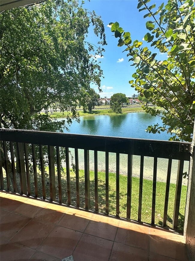Photo - 10000 NW 9th St Cir