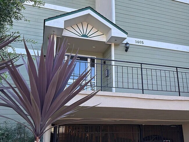 Building Photo - 1405 Oak Grove Ave