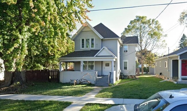 Photo - 715 W Elsie St
