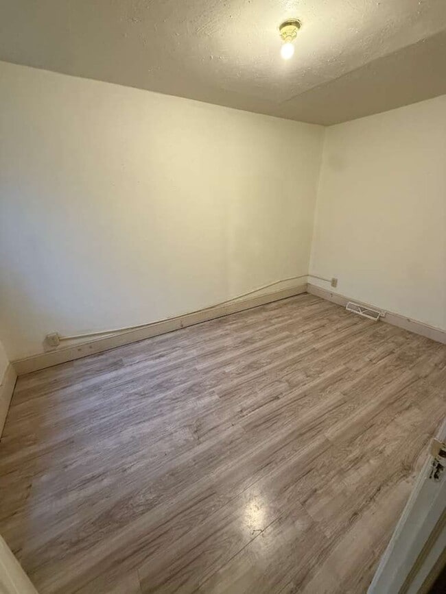 Photo - 390 N McKean St