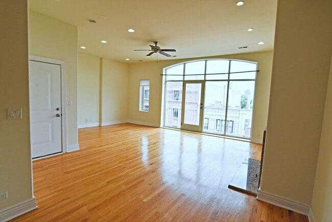 Building Photo - 5140 N Clark St Unit 5140-4