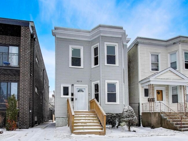 Photo - 4213 W Roscoe St