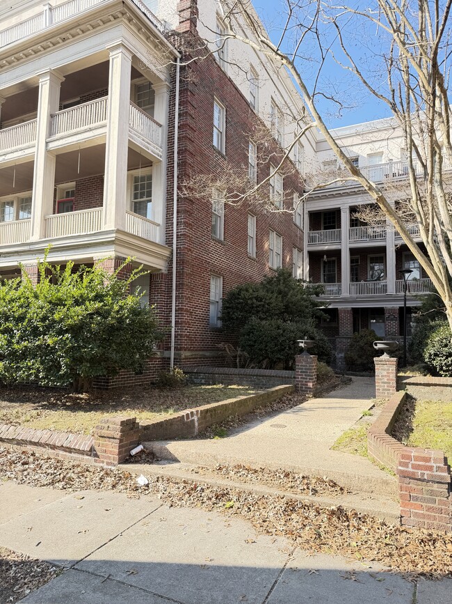 Building Photo - 230 E 40th St Unit C3