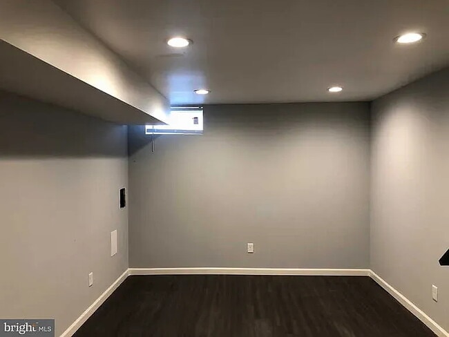 Photo - 5360 Morris St