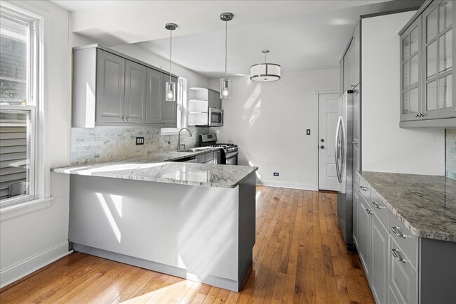 Photo - 2032 N Whipple St