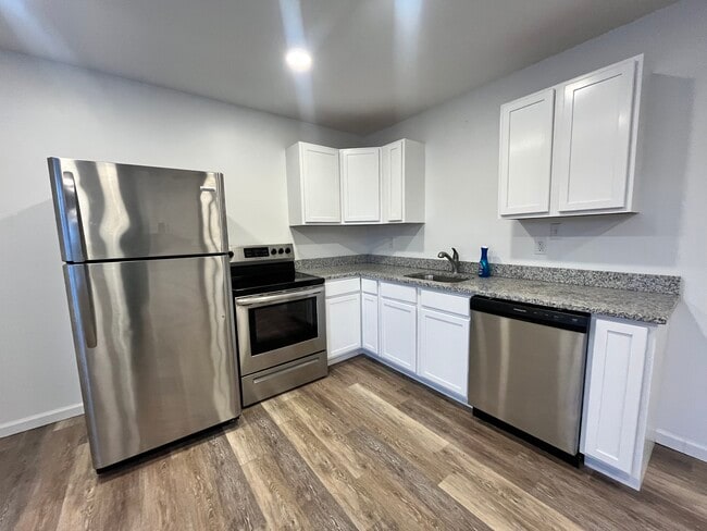 Building Photo - Church St Commons Unit 1