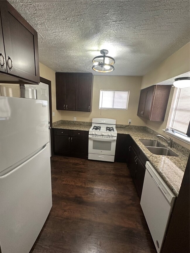 Photo - 10715 Hillman Dr
