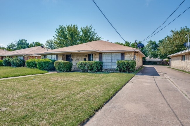 Building Photo - WANTED: Fresh & Newly Renovated Duplex • R... Rental