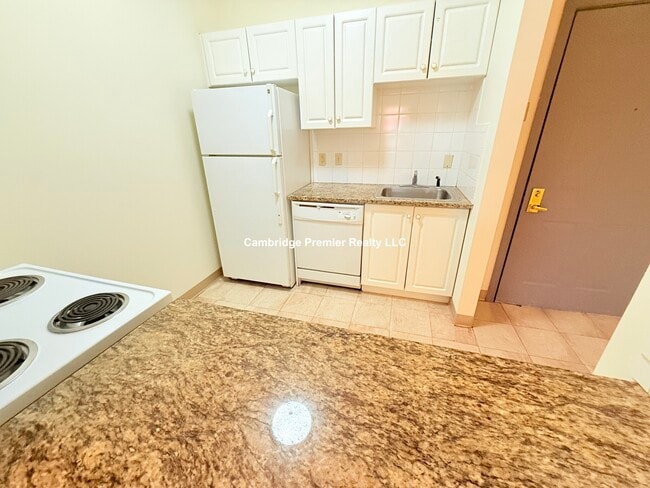 Building Photo - 375 Highland Ave Unit 1