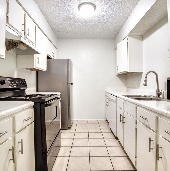 2BR/1.0BA Single Family - Arlington