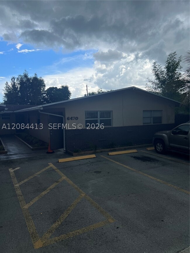 6470 NW 20th St Unit 2r