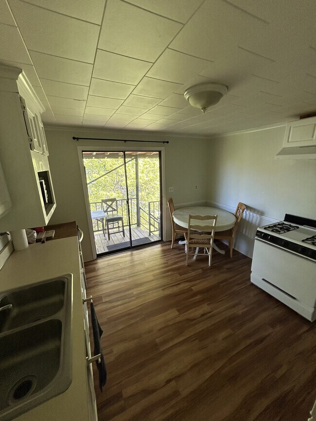 Photo - 117 Nicoll St Unit #3