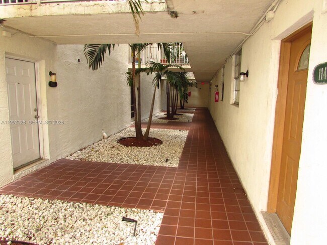 Photo - 10090 NW 80th Ct Unidad 1560