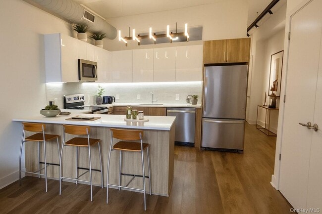 Photo - 1 Martine Ave Unidad 812