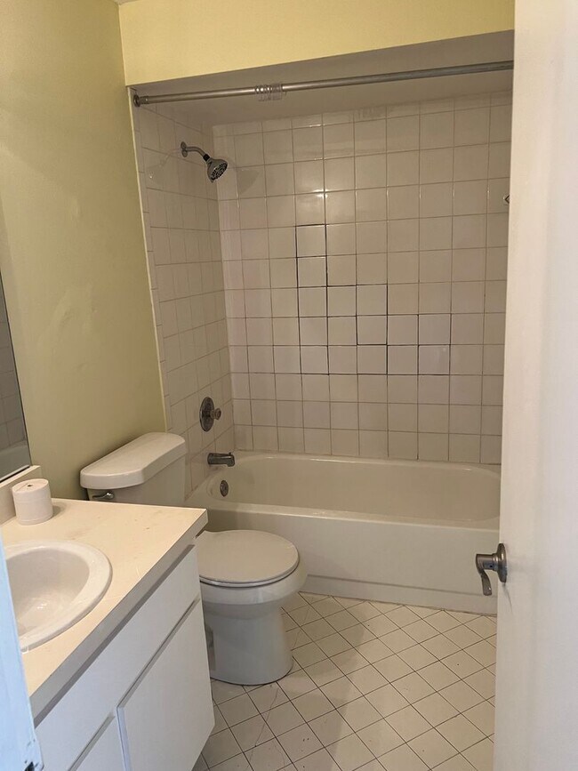 5213 Via Hacienda Cir