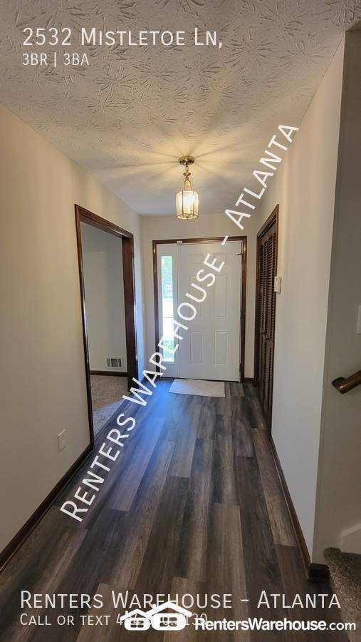 Photo - 2532 Mistletoe Ln SW