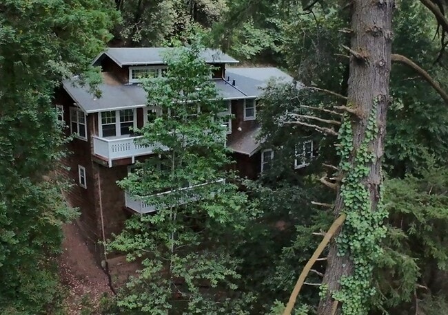 Building Photo - 14959 Drake Rd