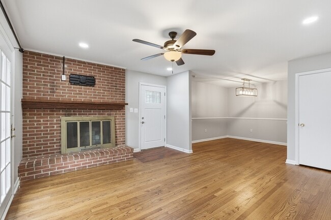 Photo - 752 Ticonderoga Ave