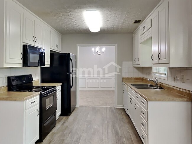 Photo - 535 Maeve Ln