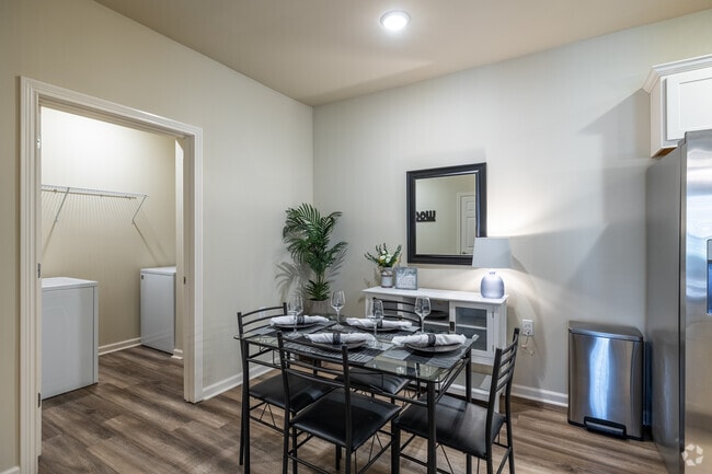 2BD, 2BA - 1,211SF - Dining Room