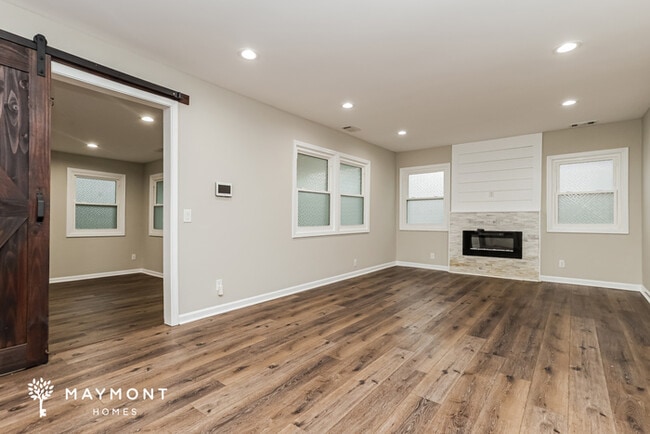 Photo - 905 King Dr SE