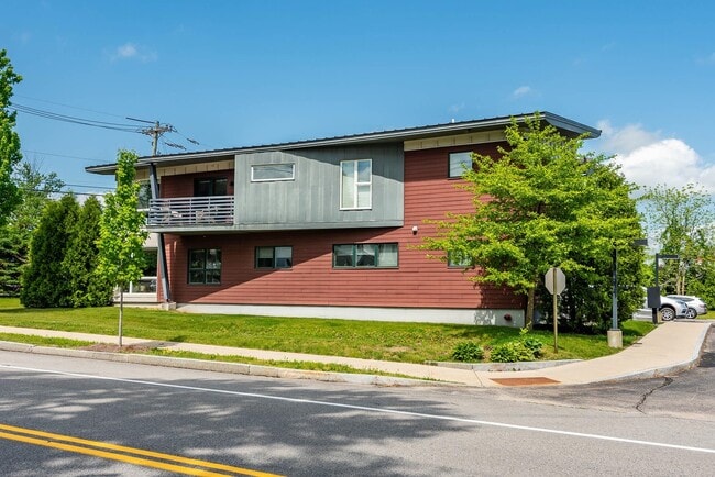 Building Photo - 677 Dennett St Unit 1