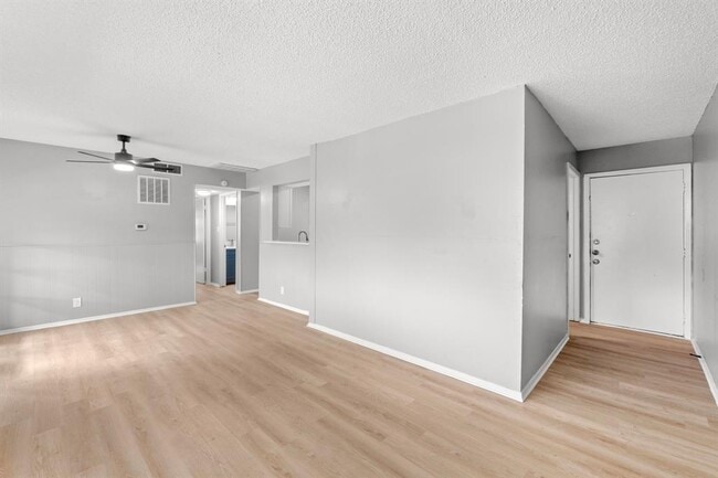 Photo - 8903 Parkfield Dr Unit 203