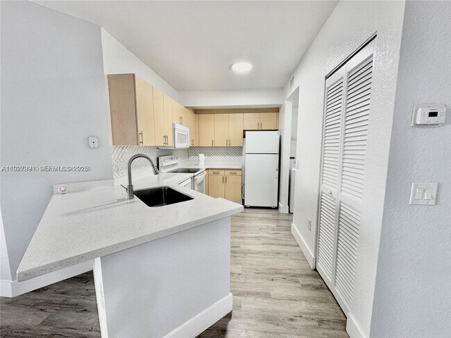 Photo - 704 Belmont Ln Unit 704