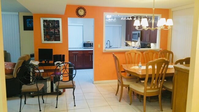 Photo - 410 NW 214th St