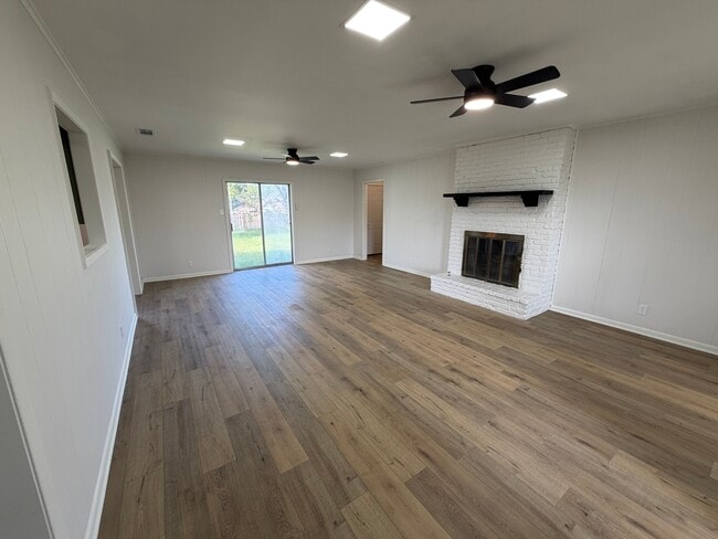Photo - 203 Eisenhower Dr