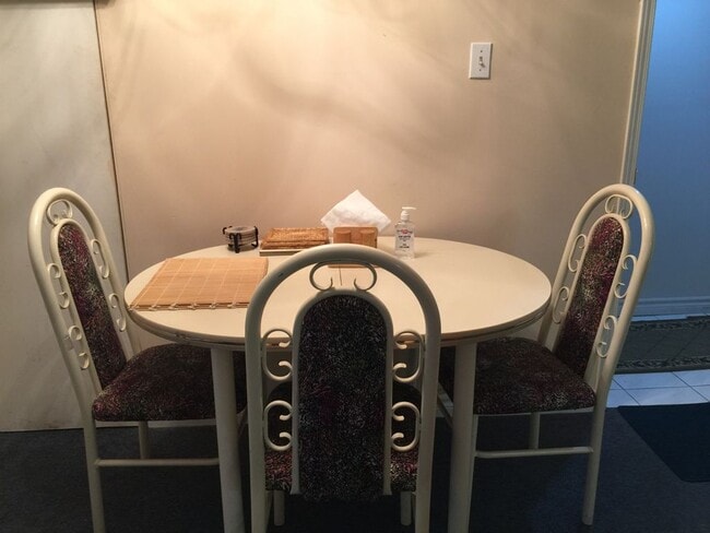 Photo - Spacious 1 bedroom basement - *Wont Last*