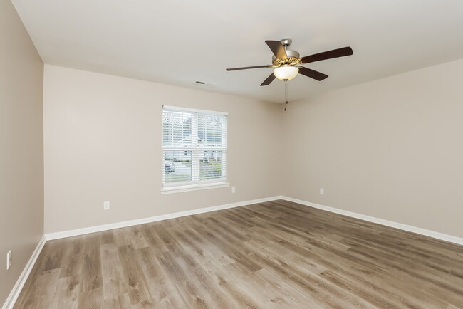 Photo - 223 Caddel St